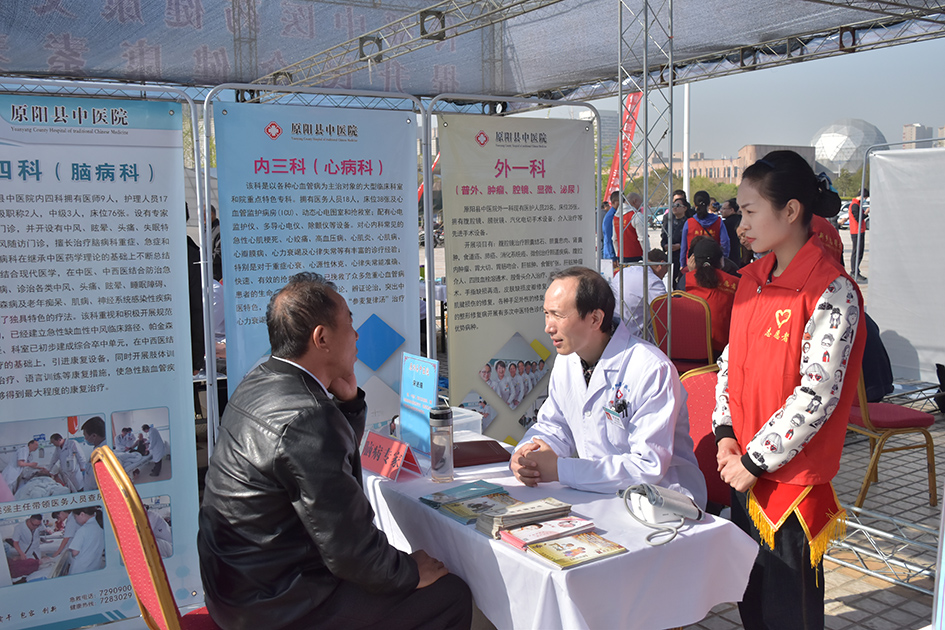脑病专家为新乡市民义诊